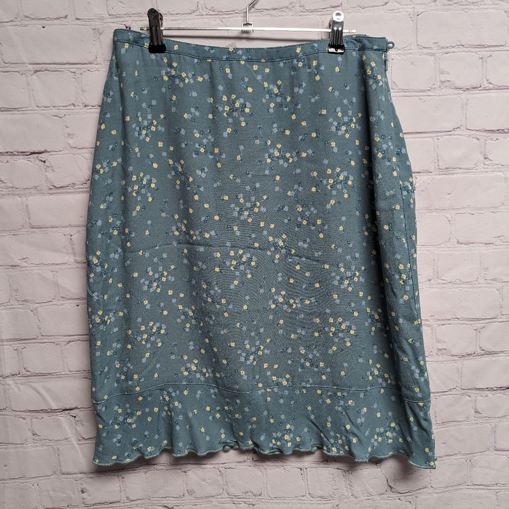 Eddie Bauer floral skirt. Size 6. 099